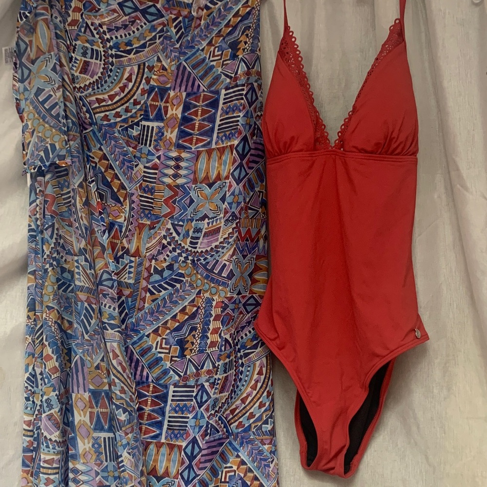 VENUS One-Piece Swimsuit with Lace Trim